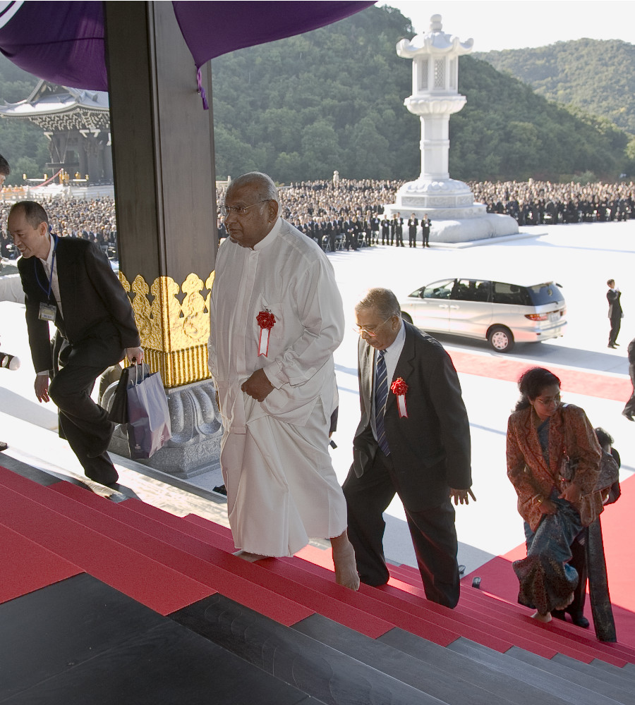 主 賓	仏教最高指導者	来　賓	参 詣 の 御 案 内
